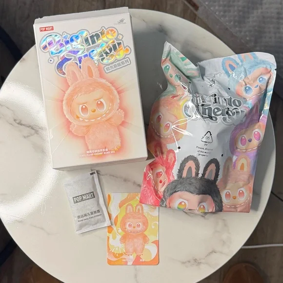 Pop Mart The Monsters Big Into Energy Labubu - Happiness - Picture 2 of 3